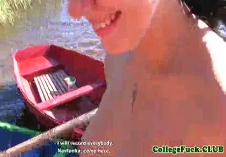 Des étudiantes dans un gangbang blowjob pov